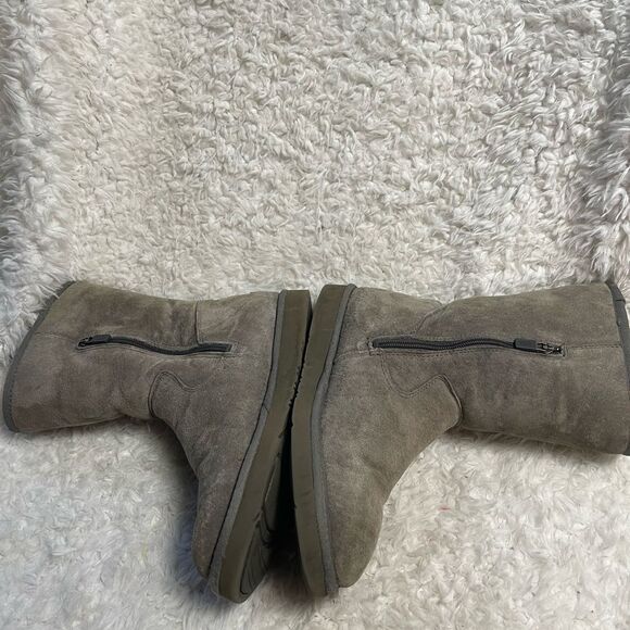 UGG Women's Gray Suede Boots side zipper wool lining SZ9 - Picture 8 of 13